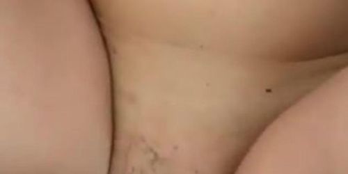 UNE DEMI-SOEUR NIQUÉE PAR SON BEAU-FRÈRE SE PREND UNE ÉJACULATION ANAL