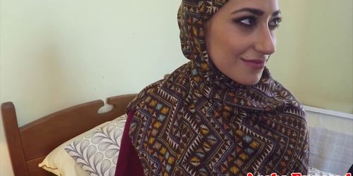 Hijab wearing babe tastes cum for cash tip
