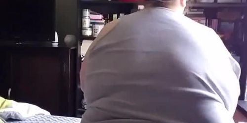 SSBBW shakes her fat ass on camera