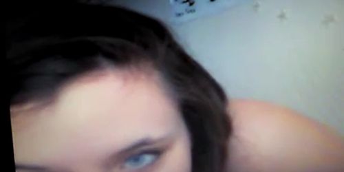 Adolescente gordita de culo grande se desnuda para mí en la webcam parte 4