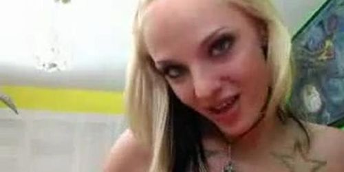 Babe Jerks A Dick Off And Gets A Facial Load - Faye Runaway