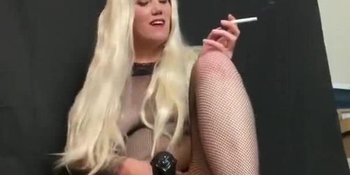 Smoking bbw rides big black dildo