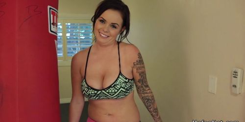 MOFOSNET - Huge tits boxer gf fucks huge dick (Roxii Blair)
