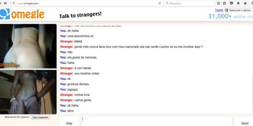 Com amiga no Omegle encontramos uma colorada safadinha disposta a brincar com a gente