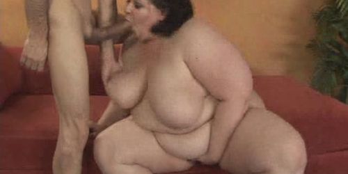 FATTIES ON FILM - BBW Mastubrates And Gives Nasty Head (Jelli Bean)