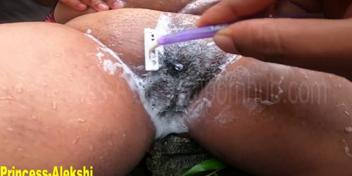 SHAVE MY SEXY PUSSY..