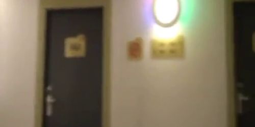 Deutsche MILF fingert sich im Hotel und wird angewichst - video 1