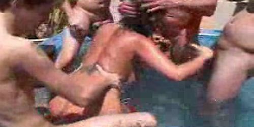 Ava Devine Vs 4 Guys!