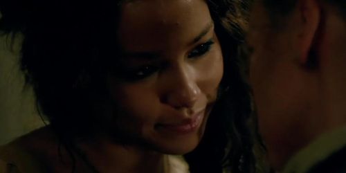 Jessica Parker Kennedy & Hannah nouveau - Scène de nu lesbienne Black Sails (Jessica Black, Hannah New)