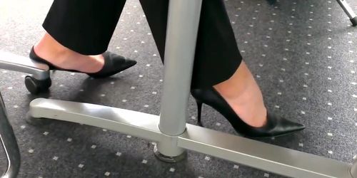 pumps shoeplay in the office