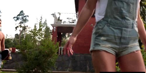 CLUB SWEETHEARTS - CLUB SEVENTEEN - Skater girl gets pounded by a dude outdoors