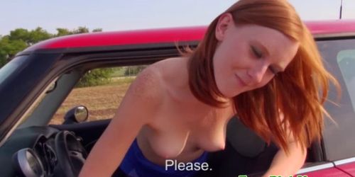 Amateur babe shows her tight ass
