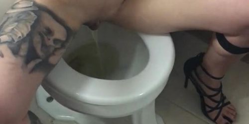 First Pissing clip everrrr posted
