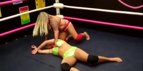Wrestler April Hunter Porn - April Hunter vs. Lady Victoria - Tnaflix.com