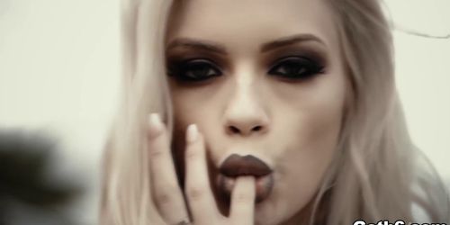 Super hot goth babe Alex Grey show of her skills
