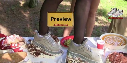 Birthday Party 2 - buffet crush with 5 girls - shoeMovies