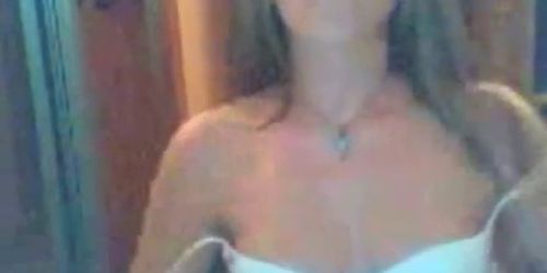 SEXY YOUNG GIRL MASTURBATING ON WEBCAM FOR BOYFRIEND