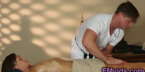 Olivia Wilder fucked after massage