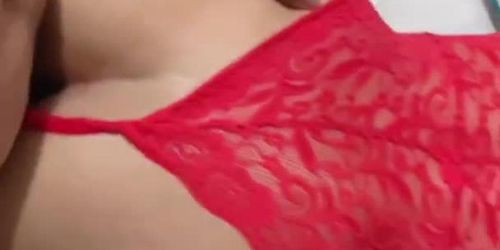 Mi rica mami caliente con su body rojo cogiendo suave