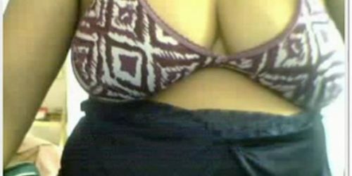 Delhi bhabhi playing with herself