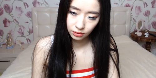 Evasisi_01 looking her brother on webcam