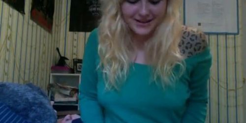 Sexy teen gives hot striptease on cam