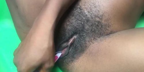 HAIRY EBONY TEEN USES TOOTHBRUSH AND SQUIRT MASSIVELY 