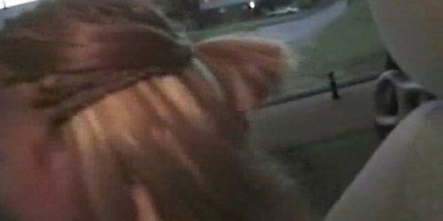彼はDEEPASS HOLEをファックしている間、彼はほとんど彼女を壊します
