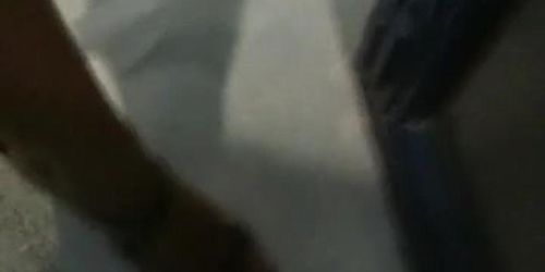 sborrata nel bagno di un centro commerciale