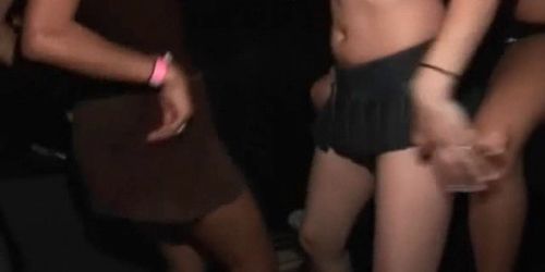 Юная блондинка-красотка занимается грязным сексом на хардкорной VIP-вечеринке с оргией