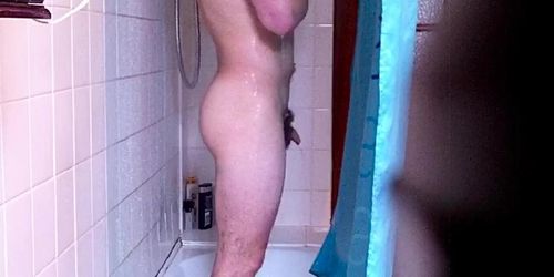 Spy on muscle guy in shower