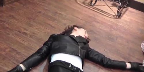 Brunette unconscious - Tnaflix.com
