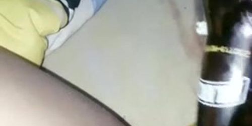 Venezolana se masturbas con botella no tiene consolador