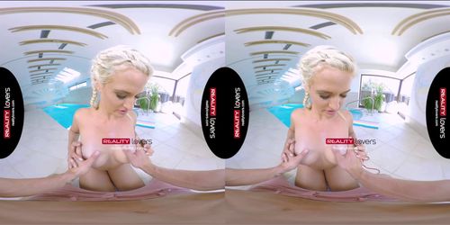 RealityLovers - Pigtailed Teen Nicole piscine et fun - Reality Lovers