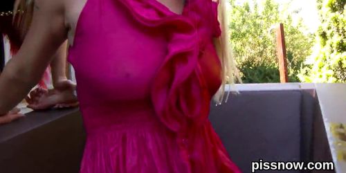 Blown away sex kitten in lingerie is geeting peed on and screwed