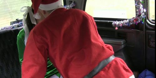 Babe in elf suite fucked by Santa in cab