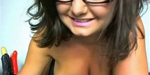 Sexy big tit MILF plays on her HD webcam