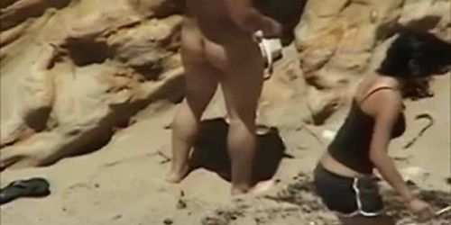 Gran sexo en la playa - video 1