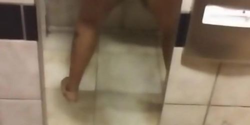 Clappin Ass in a QuikTrip Restroom!