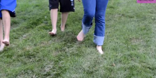 TSM - Barefoot public posing dirty feet by 3 sexy footdoms (Stitch, Luna, Dylan Rose)