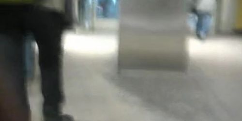Spionage vpl ezels in metro geweldige jonge tiener