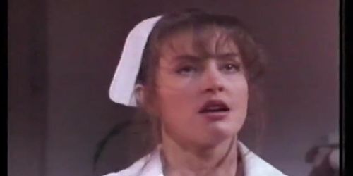 Ashlyn Gere als Krankenschwester findet die perfekte Heilung