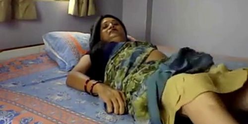 Desi Housewife Fingering - CamForPorncom - 2 min