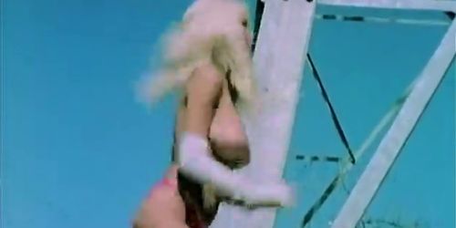 Collection of Big Titties Shaking and Bouncing (Isis Taylor)