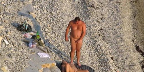 Kinky couple pleasuring eachother on voyeur beach