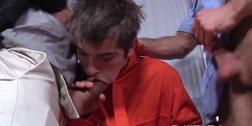 GROTE DICKS OP SCHOOL - Gespierde Landon Conrads bj voor gevangene (Johnny Rapid)