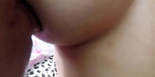 POV Chupando ricas tetas Jovencita Virgen hace Squirt Tnaflix com 