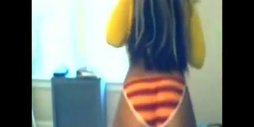Ebony babe with panties and shaking her booty (Bootylicious )
