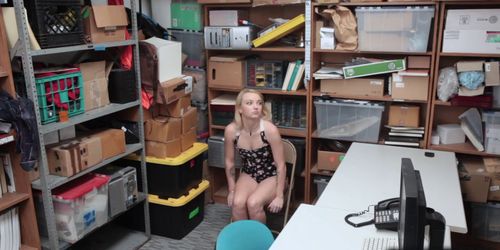 Blonde thief offers her pussy to avoid being jailed