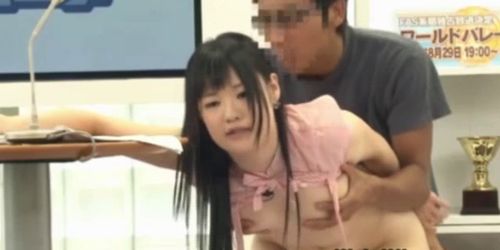 Oriental babe creampied during gangbang - video 1